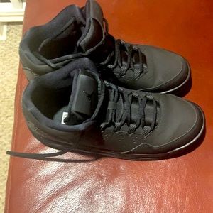 JORDAN’s, Boys, black and gray, size 7